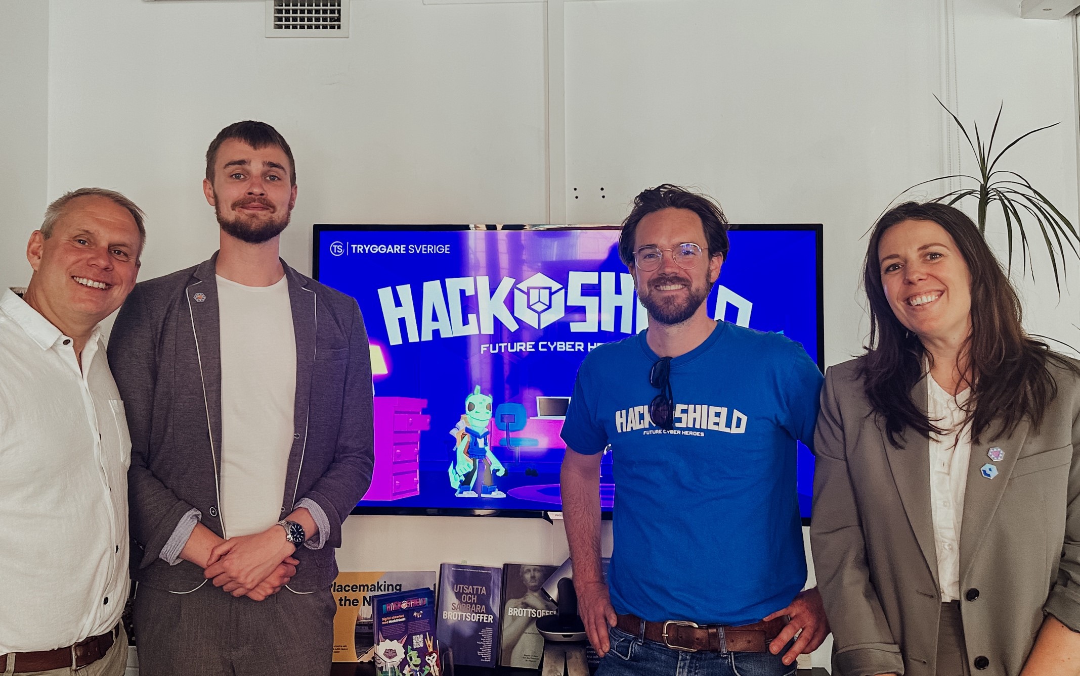 The Hackshield team (right) with their Swedish partner Tryggare Sverige (left)