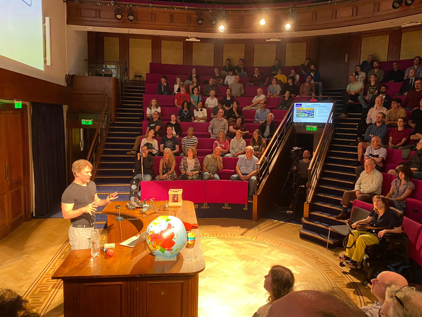 Gideon Koekoek giving a lecture at the Royal Institution, London. 