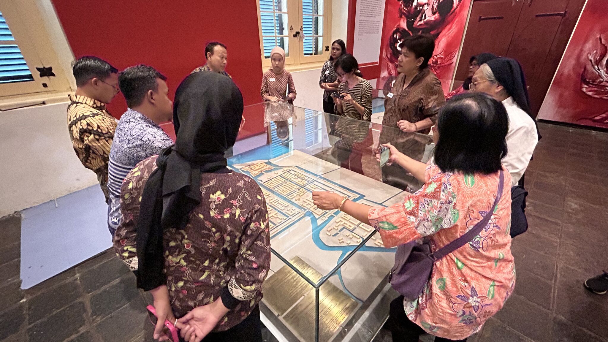 Training participants from museum representatives in Jakarta attended a session at the Jakarta Historical Museum.