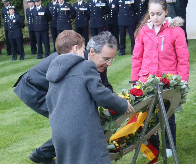 Ambassador Miguel Berger lay a wreath and give a speech